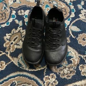 Skechers black womens slip on sneakers Size 8